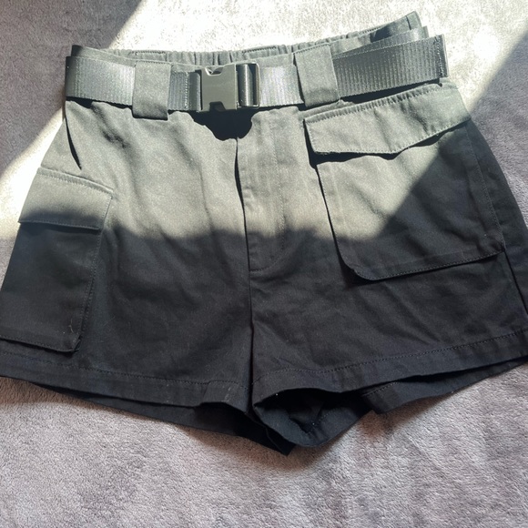 Aritzia TNA Cargo Short with Belt - Picture 1 of 5